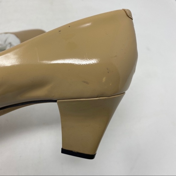 Trotters Penelope Classic Nude Patent Leather Pump - Picture 10 of 12